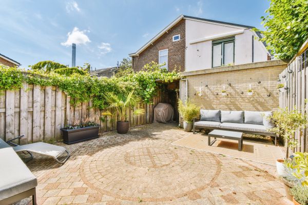 Cost of Courtyard Patio Service in Valrico